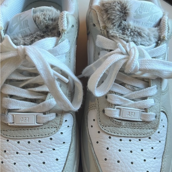 Nike Air Force 1 fur tongue size 6.5 Women’s - Picture 3 of 3